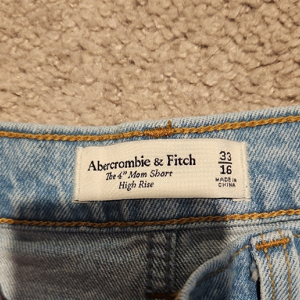 Abercrombie & Fitch The 4" Mom Short High Rise Denim Shorts - Size 33/16 - Picture 3 of 4